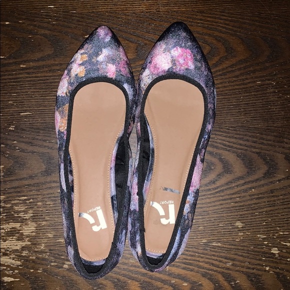 Report Floral Velvet Cassia Point Ballet Flats - Picture 1 of 5